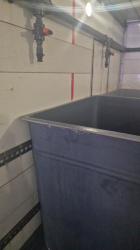 28 ton daf vivier truck 12 tanks.