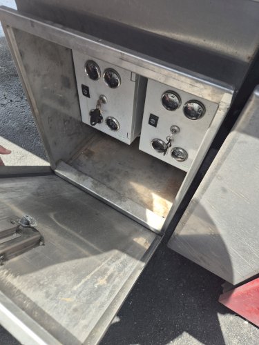 28 ton daf vivier truck 12 tanks.