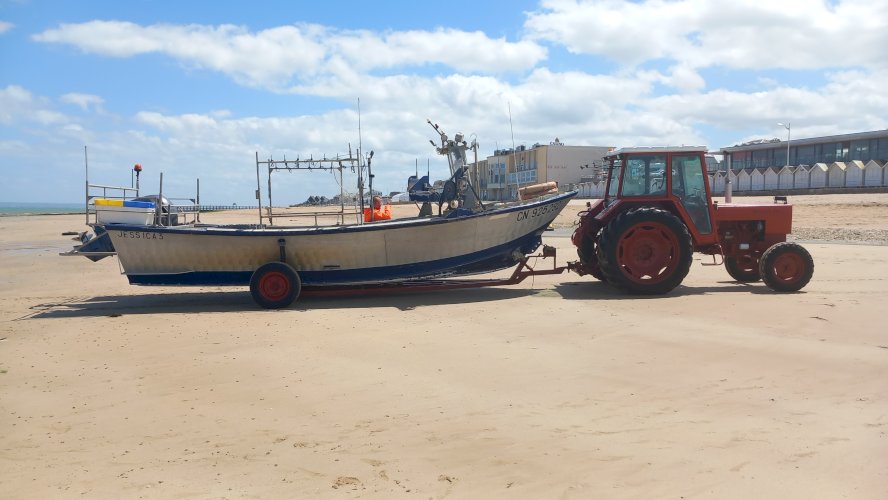 A vendre fileyeur/Caseyeur 7.6 m 84 KW