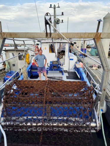 Bateau de pêche avec licence et PME