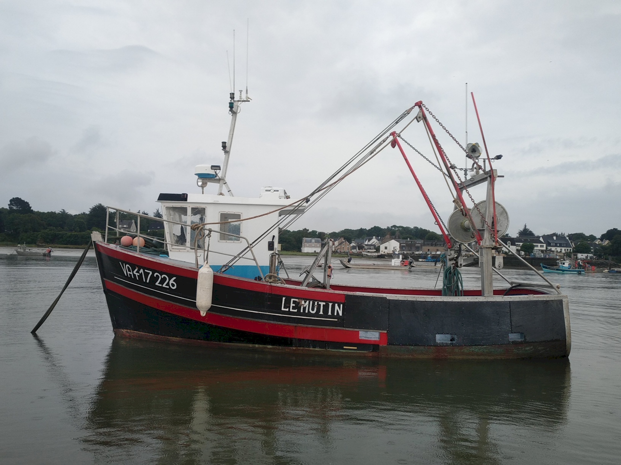 Bateau de pêche avec PME