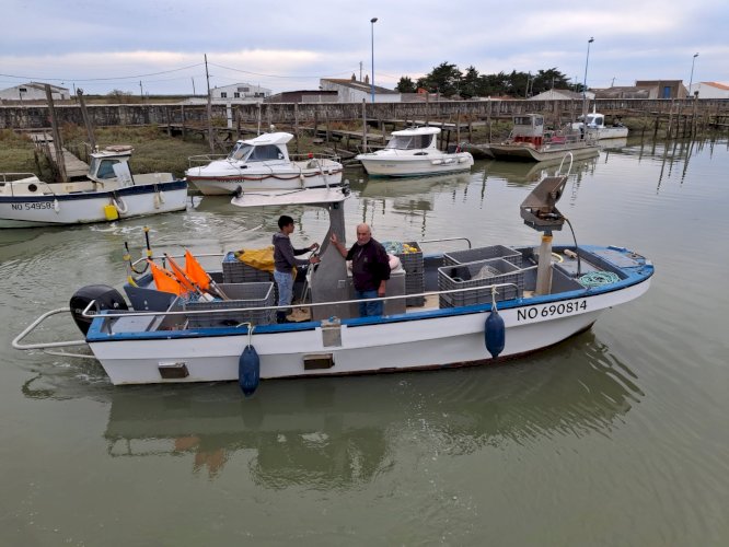 Bateau de pêche avec PME 