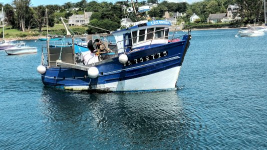 Bateau de pêche caseyeur, fileyeur. coquillier