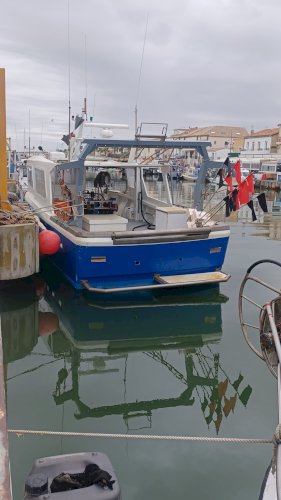 Bateau de peche polyvalent 11m20 par 3m60