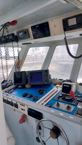 Bateau de peche polyvalent 11m20 par 3m60