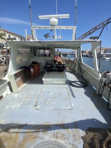 Bateau de peche polyvalent 11m20 par 3m60
