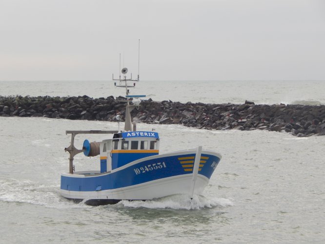 bateau de pêche polyvalent