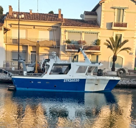Bateau de péche polyvalent 