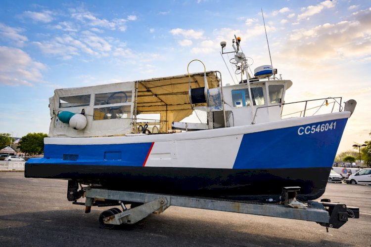 Bateau de pêche professionnel polyvalent – fileyeur & caseyeur prêt à travailler !