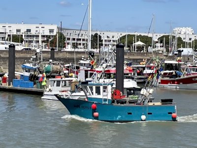 FISHING BOAT