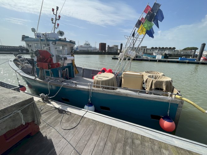 BATEAU DE PÊCHE