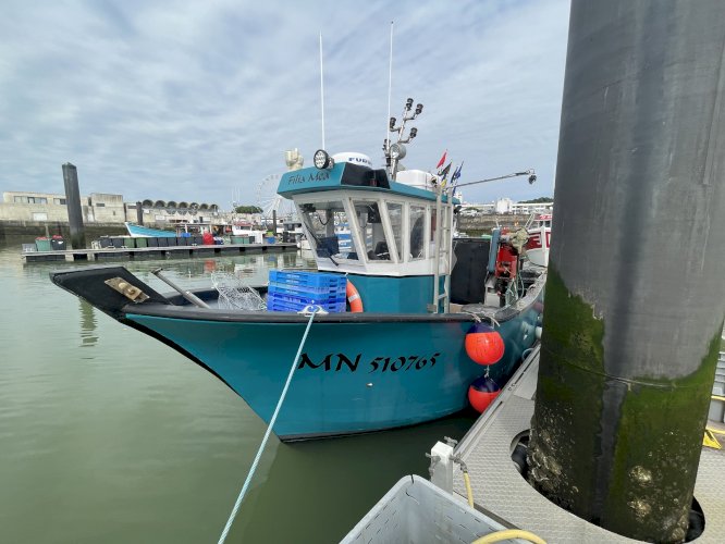 BATEAU DE PÊCHE