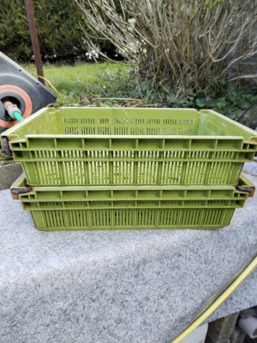 Caisses / bacs empilable environ 30