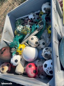 important stock de matériel pouvant intéresser les fileyeurs, caseyeurs et autres professionnels de la pêche