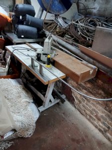 Thread-fitting machine