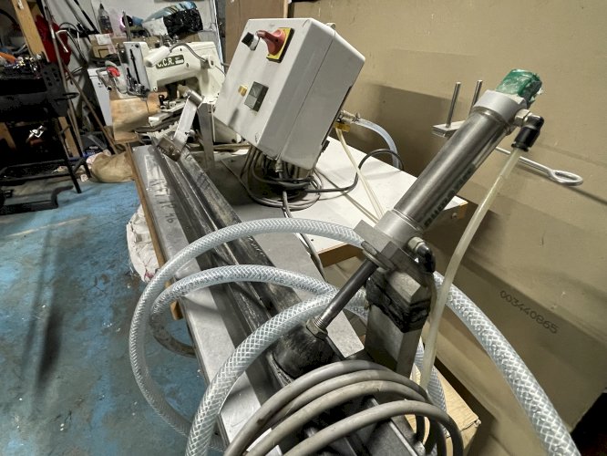 Machine à monter les filets