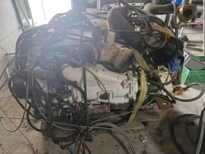 moteur cummins et inverseur 