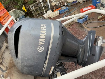 OUTBOARD MOTOR