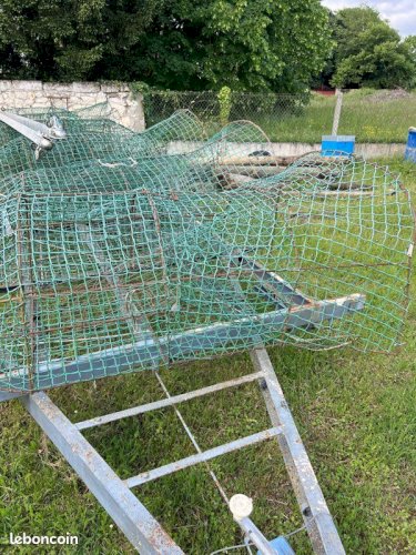 Nasses à poisson pêcheur en Loire