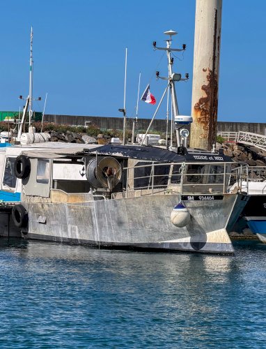 Navire de pêche fileyeur caseyeur 
