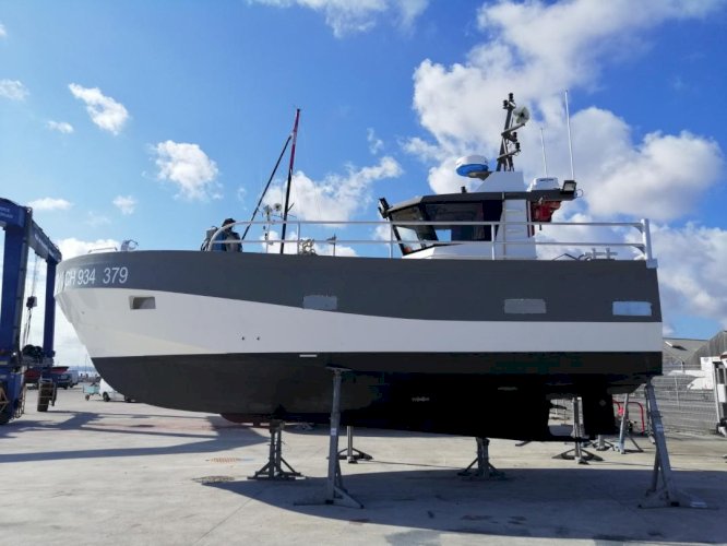 Navire de pêche polyvalent 