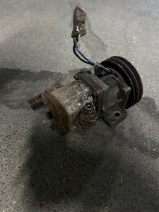 hydraulic pump with electromagnet
