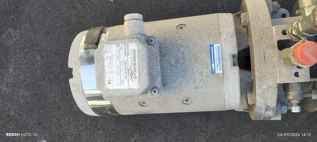 Pompe hydraulique Marsili 100kg/cm2  8.5 litre/minutes     réservoir 10 litres  24 volts    1000 watts   52 ampères 