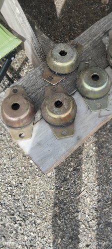 Support moteur Silent bloc IVECO 4955094   FIAT ALLIS et autres modèles. 