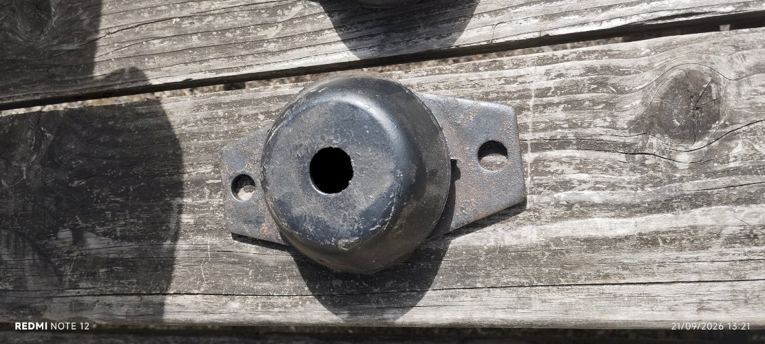 Support moteur Silent bloc IVECO 4955094   FIAT ALLIS et autres modèles. 
