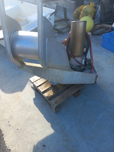 Vends pomailleur  vire filet électrique  et moteur honda 150cv 