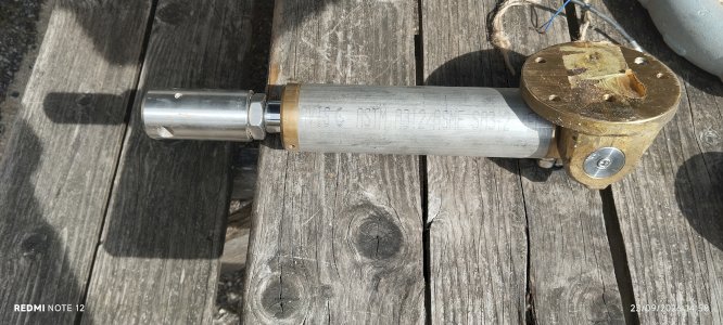 Vérin de TRIM?  Tige de 1 (25.4mm)  fut de 21 cm  base 12.4 cm de diamètre (5 pouces).