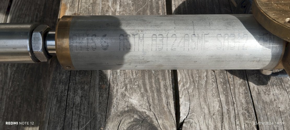 Vérin de TRIM?  Tige de 1 (25.4mm)  fut de 21 cm  base 12.4 cm de diamètre (5 pouces).